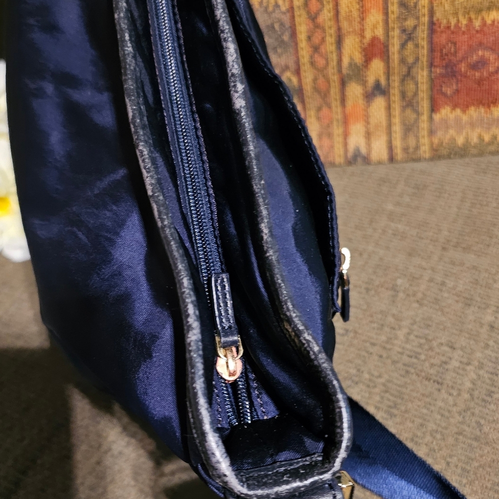 Tory Burch Navy Blue Nylon and leather Crossbody Preloved - Picture 13 of 16
